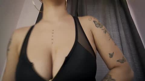 mia independent model online show from October 3, 2:14 pm