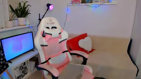 Mia online show from March 3, 5:20 am