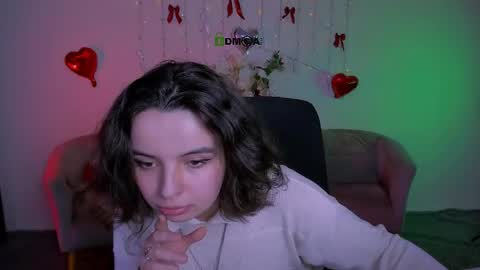 mia_mooon_ online show from April 9, 9:47 am