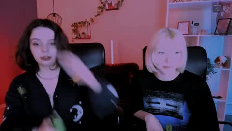 mia_mooon_ online show from April 25, 8:39 am