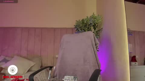 Snapshot of mia_mtnz02 chatting on December 15, 2:27 am mia_mtnz02 online show from December 15, 2:27 am