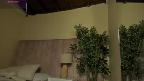 Snapshot of mia_mtnz02 chatting on April 17, 12:35 am mia_mtnz02 online show from April 17, 12:35 am