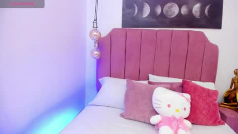 Mia online show from June 12, 11:53 am