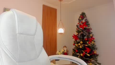 Mia Nevaeh - follow me online show from December 17, 9:05 pm