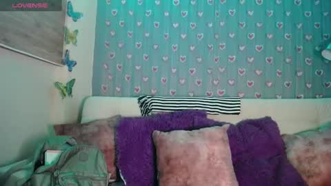 Snapshot of mia_petitebaby chatting on October 31, 3:29 am Ma online show from October 31, 3:29 am