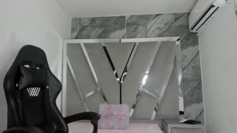Snapshot of mia_petiteht chatting on May 7, 8:47 pm mia_petiteht online show from May 7, 8:47 pm