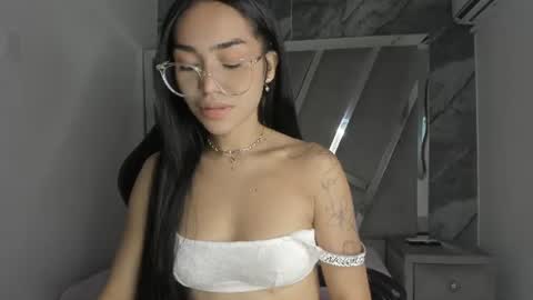 Snapshot of mia_petiteht chatting on June 14, 8:33 pm mia_petiteht online show from June 14, 8:33 pm