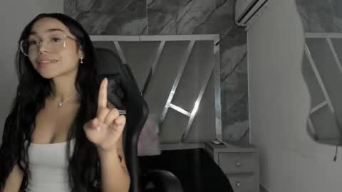 Snapshot of mia_petiteht chatting on June 17, 9:05 pm mia_petiteht online show from June 17, 9:05 pm
