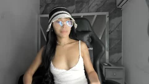 Snapshot of mia_petiteht chatting on June 30, 8:21 pm mia_petiteht online show from June 30, 8:21 pm