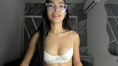 Snapshot of mia_petiteht chatting on July 1, 8:19 pm mia_petiteht online show from July 1, 8:19 pm
