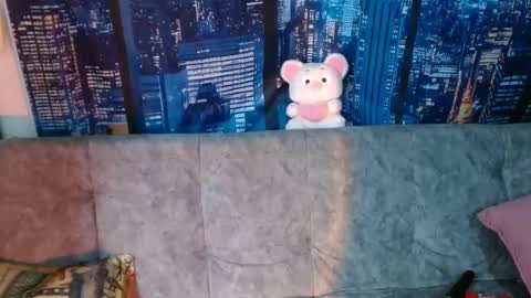 Mia  online show from April 28, 7:08 pm