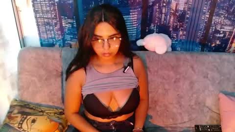Snapshot of mia_peyton chatting on April 29, 6:58 pm Mia online show from April 29, 6:58 pm