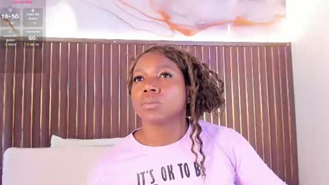 Snapshot of mia_pineda chatting on June 24, 7:24 pm Mariana online show from June 24, 7:24 pm