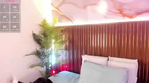 Snapshot of mia_pineda chatting on June 29, 7:36 pm Mariana online show from June 29, 7:36 pm