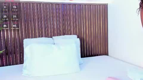 Snapshot of mia_pineda chatting on July 8, 3:49 pm Mariana online show from July 8, 3:49 pm
