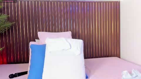 Snapshot of mia_pineda chatting on July 23, 9:35 pm Mariana online show from July 23, 9:35 pm