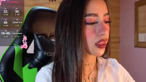 Snapshot of mia_ponce_a chatting on November 23, 1:44 pm MIA online show from November 23, 1:44 pm