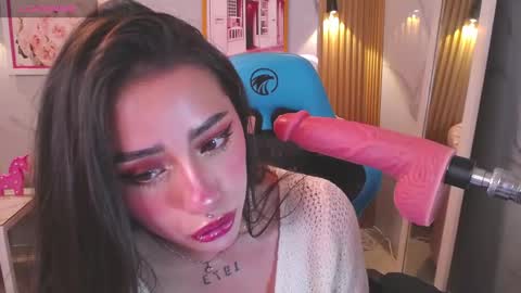 Snapshot of mia_ponce_a chatting on January 9, 7:59 pm MIA online show from January 9, 7:59 pm
