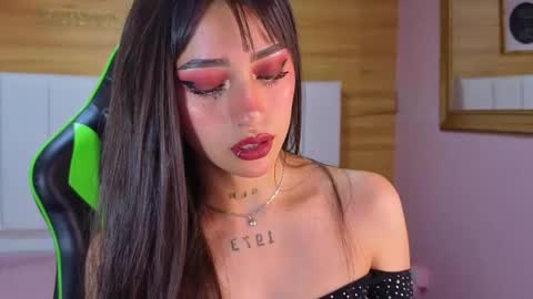 Snapshot of mia_ponce_a chatting on January 14, 12:33 pm MIA online show from January 14, 12:33 pm