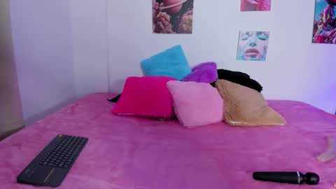 Snapshot of mia_purplee chatting on November 11, 3:17 am mia_purplee online show from November 11, 3:17 am