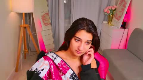 Mia online show from March 10, 5:18 pm