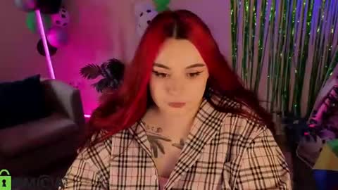Snapshot of mia_r0ss chatting on June 28, 1:00 am Mia online show from June 28, 1:00 am