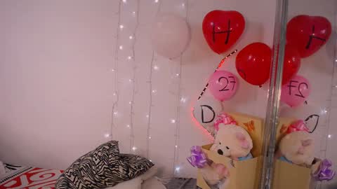 mia reys online show from December 12, 11:40 am