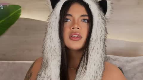Snapshot of mia_rosalie chatting on August 5, 7:06 pm mia_rosalie online show from August 5, 7:06 pm