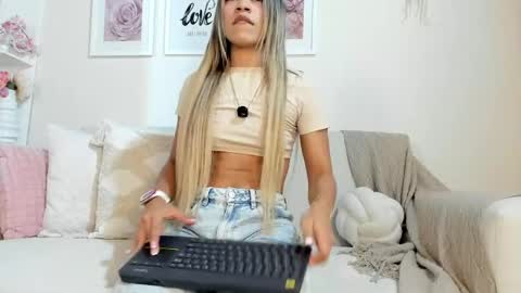 Snapshot of mia_rosse8 chatting on May 21, 11:56 pm mia_rosse8 online show from May 21, 11:56 pm