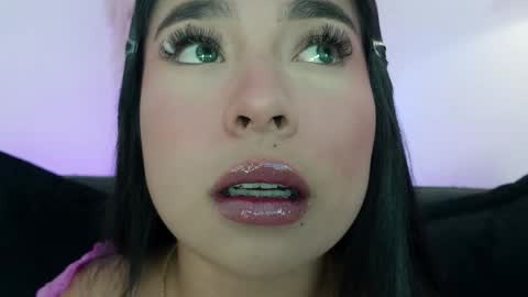 Snapshot of mia_roux1 chatting on May 23, 11:20 pm Mia online show from May 23, 11:20 pm