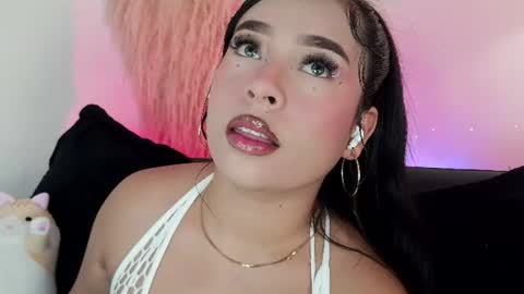 Snapshot of mia_roux1 chatting on June 25, 9:52 pm Mia online show from June 25, 9:52 pm