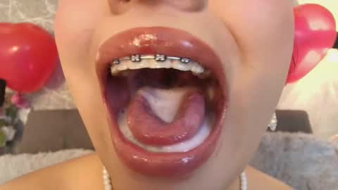 Mia Roux online show from February 16, 1:14 am