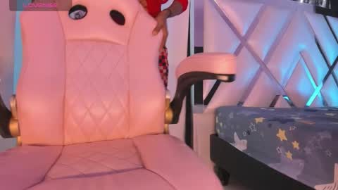 Snapshot of mia_royal chatting on December 4, 9:12 pm mia_royal online show from December 4, 9:12 pm