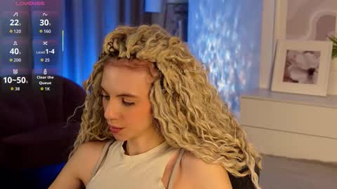 Mia online show from December 19, 6:31 am