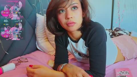 Snapshot of mia_sirenia chatting on January 24, 10:11 am Mia online show from January 24, 10:11 am