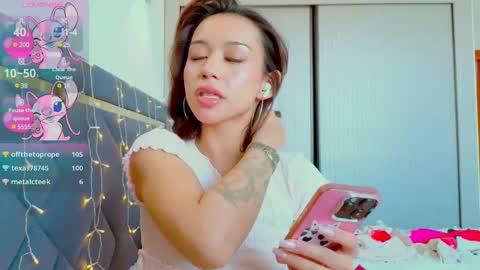 Snapshot of mia_sirenia chatting on February 11, 9:20 am Mia online show from February 11, 9:20 am