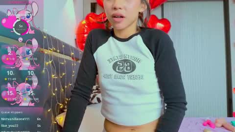 Snapshot of mia_sirenia chatting on February 16, 8:43 am Mia online show from February 16, 8:43 am