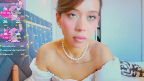 Snapshot of mia_sirenia chatting on March 10, 9:32 am Mia online show from March 10, 9:32 am