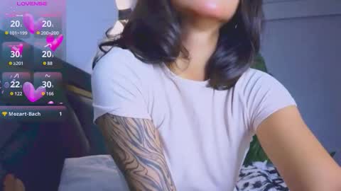 Snapshot of mia_sirenia chatting on November 7, 5:57 pm Mia online show from November 7, 5:57 pm