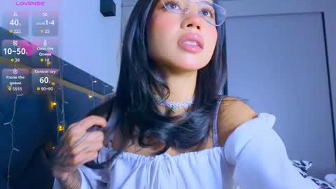 Mia online show from January 8, 1:24 pm