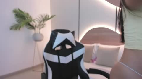 Snapshot of mia_slora chatting on June 25, 2:11 am M I A online show from June 25, 2:11 am