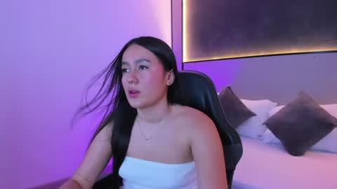 Snapshot of mia_slora chatting on July 18, 12:09 pm M I A online show from July 18, 12:09 pm