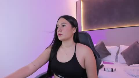 Snapshot of mia_slora chatting on July 26, 2:09 am M I A online show from July 26, 2:09 am