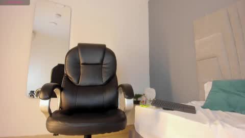 Snapshot of mia_smith_x chatting on March 4, 1:45 am mia_smith_x online show from March 4, 1:45 am