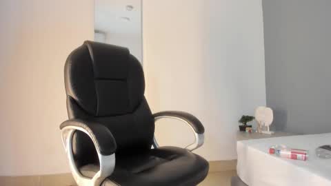 Snapshot of mia_smith_x chatting on March 6, 10:58 pm mia_smith_x online show from March 6, 10:58 pm