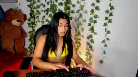 Snapshot of mia_stella_ chatting on June 18, 9:41 pm Mia online show from June 18, 9:41 pm