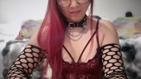 Snapshot of mia_temptress chatting on November 6, 6:20 pm Mia online show from November 6, 6:20 pm
