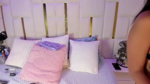 mia_vy online show from June 18, 3:07 am