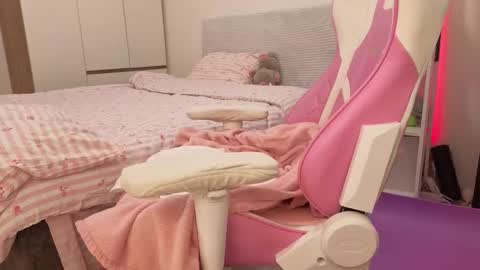 Snapshot of mia_waterlily chatting on March 2, 7:15 am Mia online show from March 2, 7:15 am