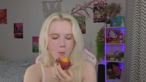 Mia online show from May 4, 3:24 am
